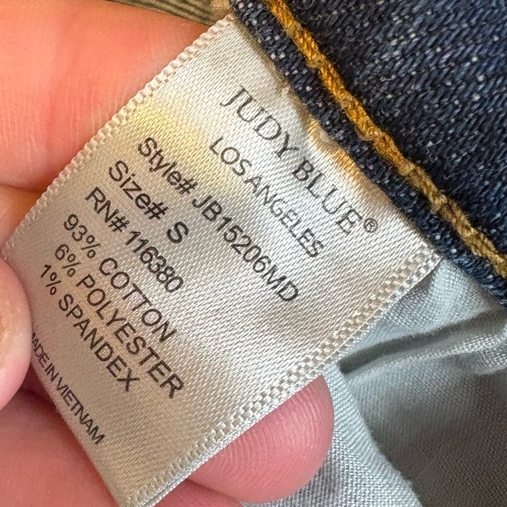 Judy blue cut off style shorts small - Picture 4 of 4
